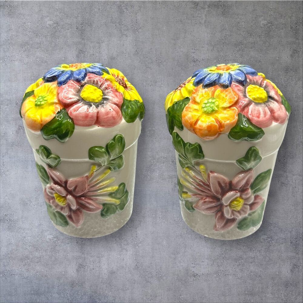 Vintage 1980 Otagiri Floral Bouquet Ceramic Salt & Pepper Shakers Made in Taiwan